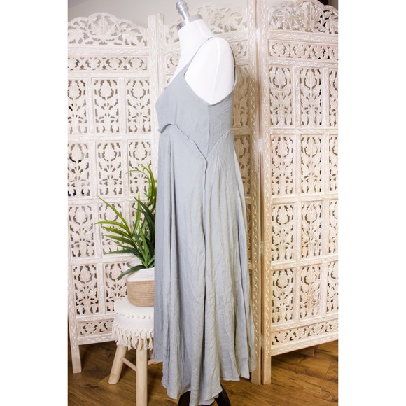 🎉HP🎉 Sage Crinkle Fabric Spaghetti Strap Maxi Dress - Picture 5 of 13